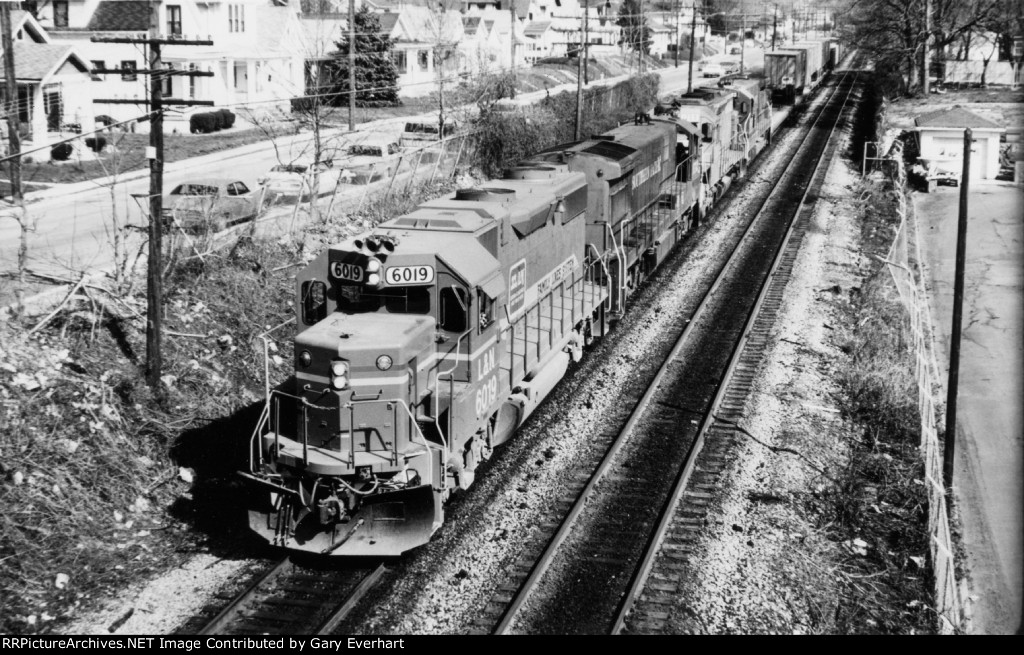 LN GP38-2 #6019 - Louisville & Nashville